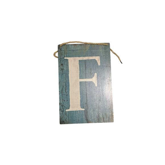 “F” Letters for Wall, Lot of 6 - Picture 2 of 7